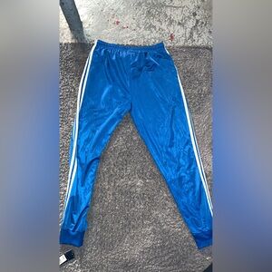 Size: Xl      color: Blue     brand: adidas